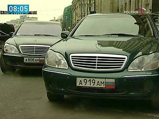 Госдума отменила "флажковые" автомобильные госномера для депутатов и сенаторов