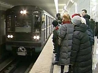 На Кольцевой линии московского метро поезда следуют с увеличенными интервалами из-за проблем со светофорами