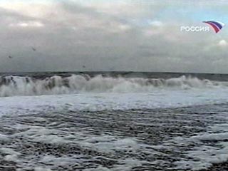 В Северном море в сильный шторм потеряло ход грузовое судно водоизмещением 4 тысячи тонн. Ему грозит столкновение с газовой платформой