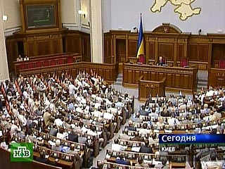 Верховная Рада Украины в пятницу преодолела вето президента на закон о кабинете министров. За такое решение проголосовали 366 депутатов из 370. При этом Рада не поддержала ни одно из 42 предложений президента к данному закону