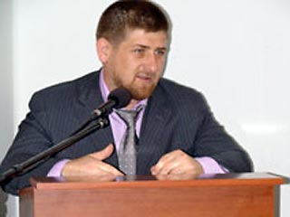 Бывший начальник охраны покойного президента Ичкерии Зелимхана Яндарбиева добровольно сдался властям, сообщил в пятницу "Интерфаксу" премьер-министр Чечни Рамзан Кадыров