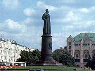 Коммунисты в Госдуме требуют восстановить памятник Дзержинскому