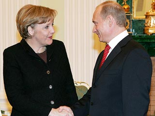 Меркель едет в Сочи, где примет у Путина эстафету председательства в G8