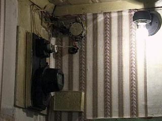 При очередной проверке квартиры энергетики обнаружили, что женщина самовольно подключилась к кабелю подвального освещения