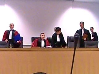 Громкий процесс по делу о "болгарских детях" открылся в понедельник в суде парижского пригорода Бобиньи. Около 40 французских цыган обвиняются в покупке детей у болгарских матерей