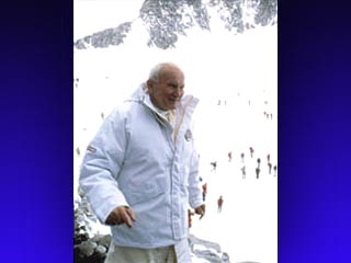 Наряду с другими лыжниками Папа покупал билет и стоял в очереди на подъемник