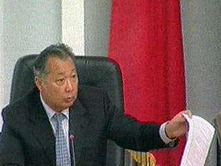 Президент Киргизии Курманбек Бакиев не намерен вновь вносить на рассмотрение парламента кандидатуру Феликса Кулова на пост премьер-министра страны