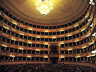 La Scala решил печатать на обратной стороне билетов на итальянском и английском языках нормы корректного поведения во время представлений, а также правила дресс-кода