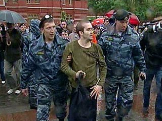 Также, организаторы московского гей-парада утверждают, что запрет на проведение шествия противоречит не только ратифицированной РФ Европейской конвенции, но и российскому законодательству, в частности Конституции, где прописано право граждан на проведение