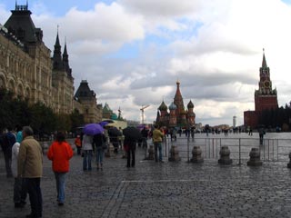 Иностранцы едут в Россию за "сюзеренной демократией": мигалками, взятками, проститутками и VIP-зонами