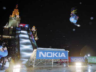 В Москве возводят гигантский трамплин для Кубка мира по сноубороду