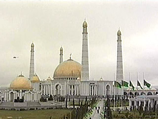 В Туркмении поминают Ниязова - 40 дней со дня его кончины