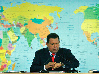 Уго Чавес в четверг провел первую пресс-конференцию в новом пресс-центре: она продолжалась 4 часа 16 минут, и за это время он ответил на шесть вопросов журналистов