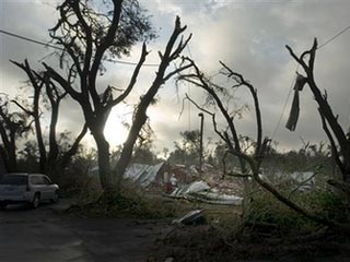 Торнадо и шторм в штате Флорида унес жизни 14 человек