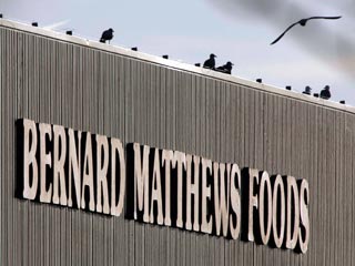 Более 2 тыс. 600 индюшек погибли в результате вспышки заболевания "птичьего гриппа", произошедшей на этой неделе на одной из птицеводческих ферм крупнейшего в Европе производителя индюшачего мяса "Бернард Мэтьюс" в английском местечке Холтон