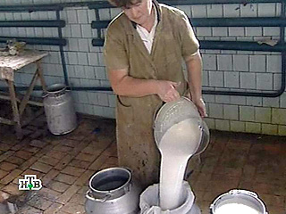 Россия с понедельника ограничила число пунктов пропуска, через которые может поставляться молочная продукция из Украины