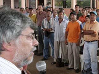 Святой Престол запретил в служении парагвайского епископа Арминдо Луго Мендеса после того, как прелат выдвинул свою кандидатуру на президентские выборы 2008 года