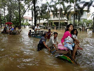 В Индонезии ищут пропавшего во время наводнения россиянина