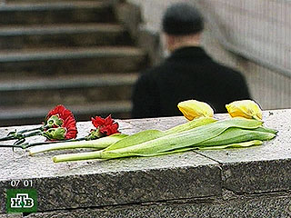 Во вторник, 6 февраля, в Москве проходят траурные мероприятия, посвященные третьей годовщине теракта на перегоне между станциями метро "Автозаводская" и "Павелецкая"