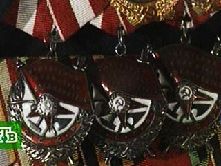 На торги заявлены около двух десятков орденов и медалей, среди которых Орден Красного знамени, медаль Ушакова, ордена Александра Невского