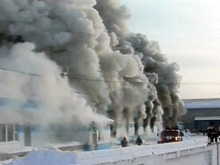 В результате пожара в мебельном цехе на территории предприятия "Агроспецмонтаж" в Екатеринбурге погибли 12 человек