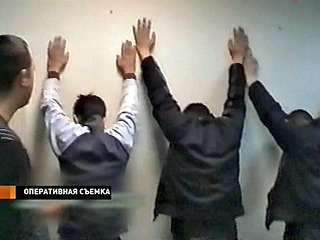 В Сургуте Ханты-Мансийского автономного округа по подозрению в убийстве таджикской семьи из пяти человек, в том числе троих детей, задержаны трое жителей Югры