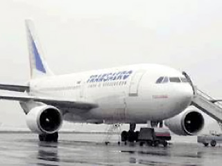 Рейс авиакомпании "Трансаэро" Москва-Бангкок улетел без трех нетрезвых дебоширов, которые до взлета самолета устроили драку на борту