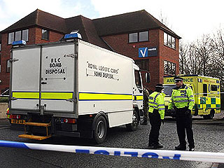 Инцидент произошел утром в городе Суонси (графство Уэст-Гламорган, Уэльс) в помещении национального управления по выдаче водительских прав
