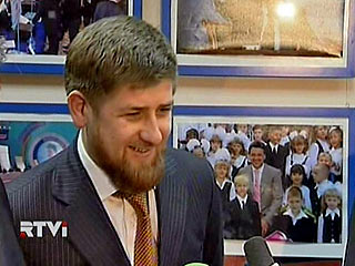 Глава правительства Чеченской республики Рамзан Кадыров выиграл иск к газете "Коммерсант". Статья "Команданте Чечни" от 15 июля 2006 года, в которой содержатся высказывания некоего Виссариона Асеева из Северной Осетии, оскорбляющие Кадырова, признана поро
