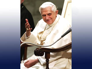 Нынешняя выдача индульгенций - первое коллективное отпущение грехов, предпринимаемое за время понтификата Папы Ратцингера