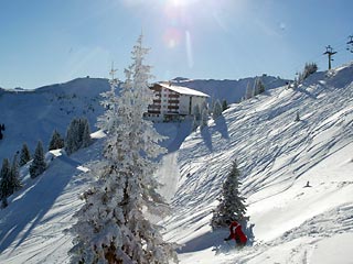 Виновница разразившегося скандала вокруг введения "квот на российских туристов" в австрийском горнолыжном курорте Китцбюэль уволена