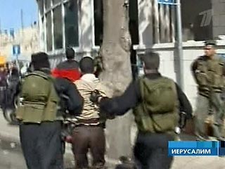 Израильская полиция задержала в субботу 45 арабов, в основном подростков, устроивших беспорядки в знак протеста против раскопок вблизи Храмовой горы в Иерусалиме