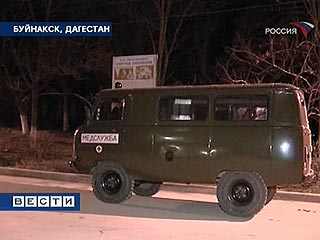 По предварительным данным, двое военнослужащих погибли и четверо получили ранения в результате теракта, совершенного около 19:00 мск субботы в Буйнакском районе Дагестана