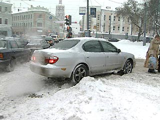 В Москве во вторник ожидается сильнейший снегопад, при котором высота снежного покрова на улицах столицы может достигнуть 20 сантиметров