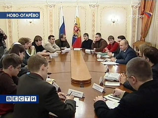 Владимир Путин принял 15 молодых писателей в Ново-Огарево