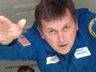 Пятый космический турист, американец венгерского происхождения Чарльз Симони, чей полет на МКС запланирован на апрель, возьмет на орбиту три флага, в том числе венгерский
