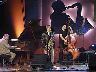 В Москве в Концертном зале "Мир" в понедельник, 19 февраля 2007 года, состоится концерт легендарного джазового саксофониста Джонни Гриффина и джазового оркестра "Big Band Виктора Лившица"