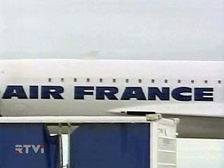Звезда французского телеэфира устроил пьяный дебош на борту самолета Air France