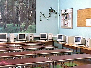 Компьютерные программы в российских школах проверят на подлинность