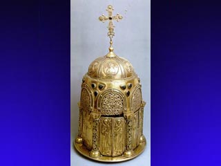 Большой сион Софийского собора был изготовлен из серебра в XII веке неизвестным новгородским мастером