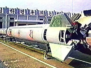 Северная Корея способна оснастить свою ракету среднего радиуса действия Nodong ядерной боеголовкой, и располагает достаточным количеством плутония для изготовления от 5 до 12 бомб