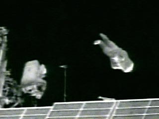 У российского бортинженера МКС Михаила Тюрина при выходе в открытый космос дали о себе знать неполадки со скафандром