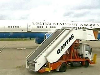 Самолет вице-президента США Ричарда Чейни совершил сегодня посадку на военной авиабазе "Пайя-Леба" в Сингапуре для дозаправки после обнаружения незначительной технической неполадки в электрогенераторе
