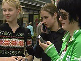 Московский департамент образования пока не вводит запрет на ношение мобильников в школах