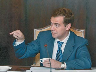 Первый вице-премьер Медведев пообещал продвигать русский язык за рубежом