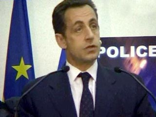 Французский сатирический еженедельник Canard Enchaine обвинил министра внутренних дел Франции и кандидата на пост президента Франции Николя Саркози в финансовых махинациях