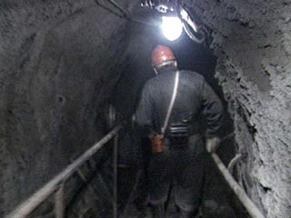 Авария на шахте в Кузбассе: один человек погиб от угарного газа, десять пострадали