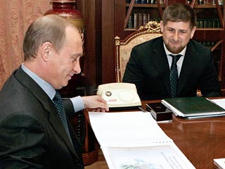 Президент РФ Владимир Путин сообщил, что внесет сегодня на рассмотрение парламента Чечни кандидатуру Рамзана Кадырова для наделения его полномочиями президента Республики