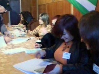 Явка избирателей на парламентских выборах в Абхазии на 17:00 мск, по данным Центризбиркома непризнанной республики, составила 43 процента избирателей