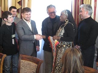 Участницы международного конкурса "Миссис мира-2007" просят избранного президента Чечни Рамзана Кадырова возглавить оргкомитет